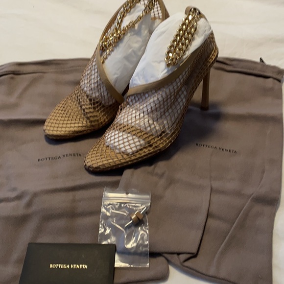 BOTTEGA VENETA Chain-embellished macramé and leather mesh pumps beige 37 - Picture 7 of 14